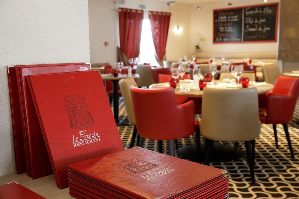 Logis Hotel L'Oree De Chartres - Barjouville Bagian luar foto