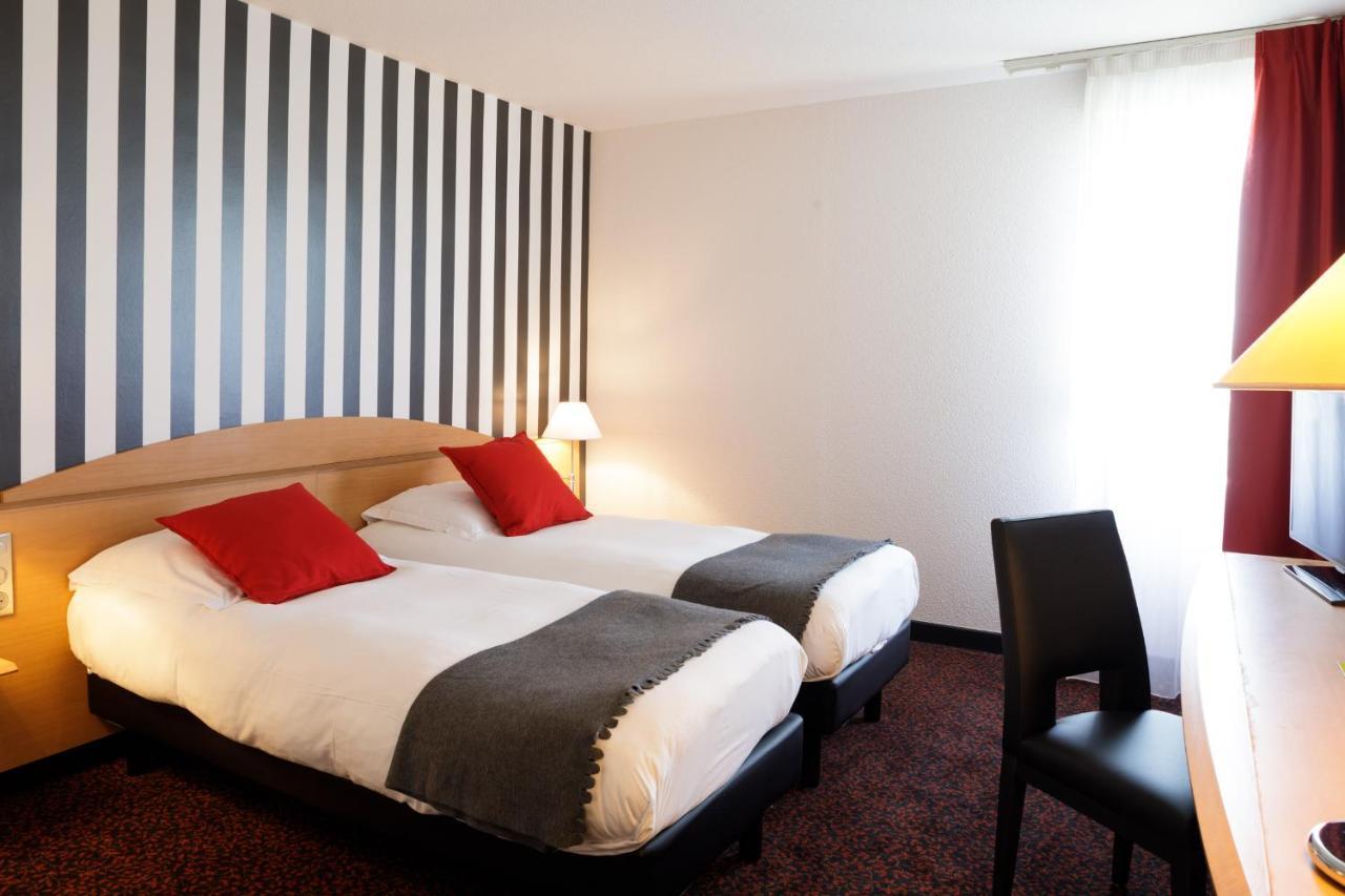 Logis Hotel L'Oree De Chartres - Barjouville Bagian luar foto
