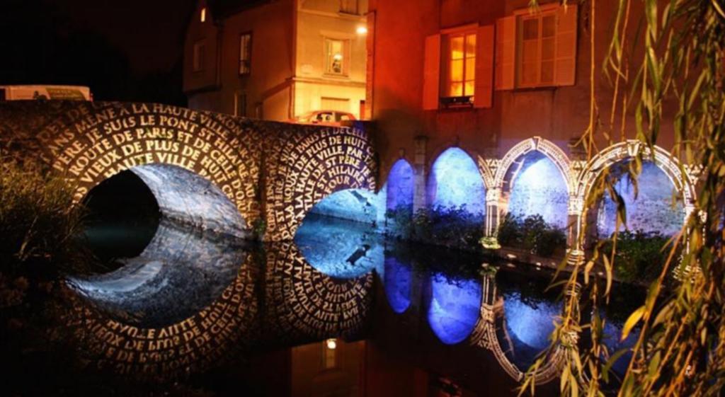 Logis Hotel L'Oree De Chartres - Barjouville Bagian luar foto