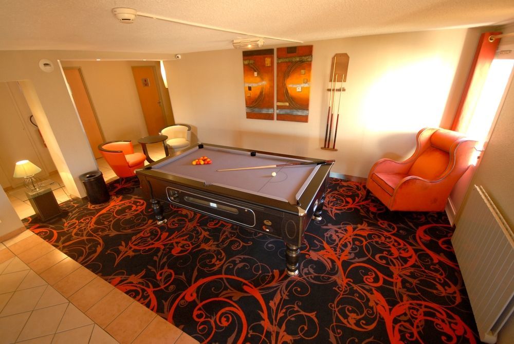 Logis Hotel L'Oree De Chartres - Barjouville Bagian luar foto