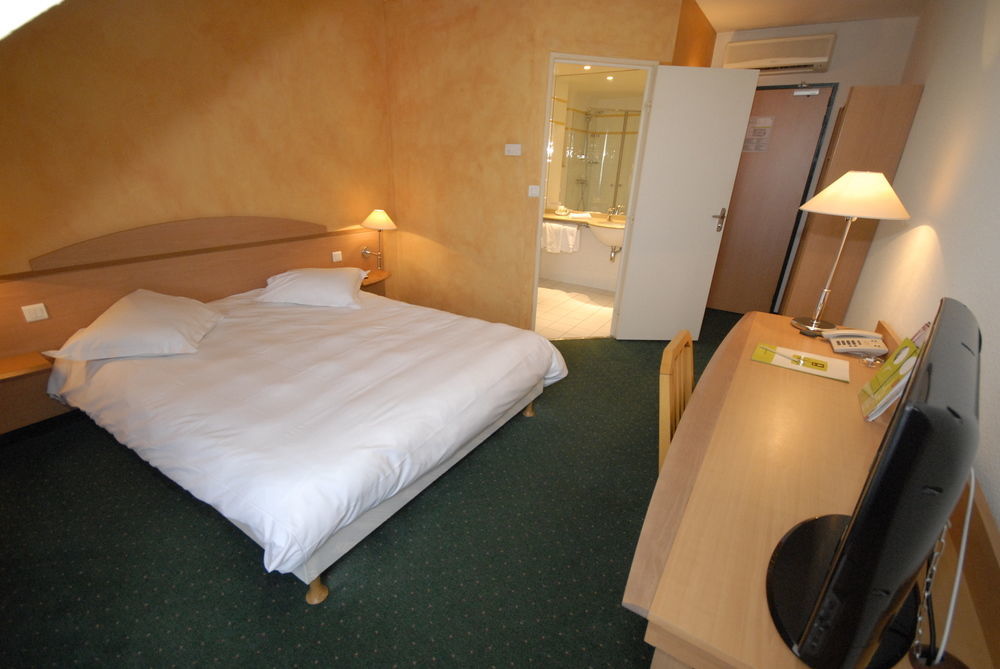Logis Hotel L'Oree De Chartres - Barjouville Bagian luar foto