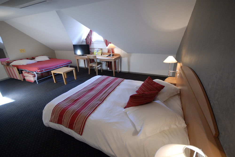 Logis Hotel L'Oree De Chartres - Barjouville Bagian luar foto