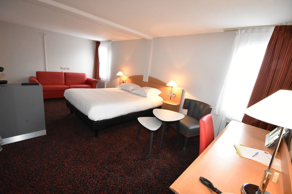 Logis Hotel L'Oree De Chartres - Barjouville Bagian luar foto
